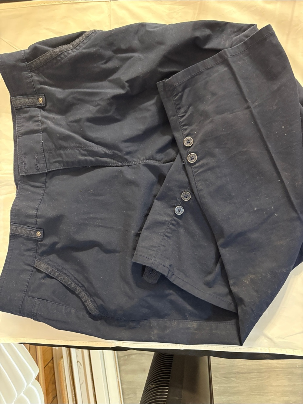 Gloria Vanderbilt Navy Blue Capris with Button Cuff